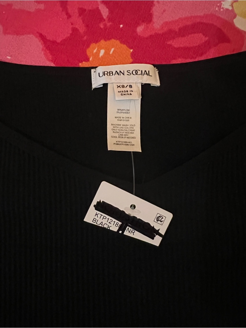 Classic Black V-Neck Ribbed Knit Sweater XS/S - Picture 3 of 6